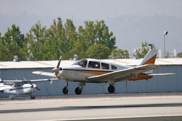 Piper Cherokee (N6909T)