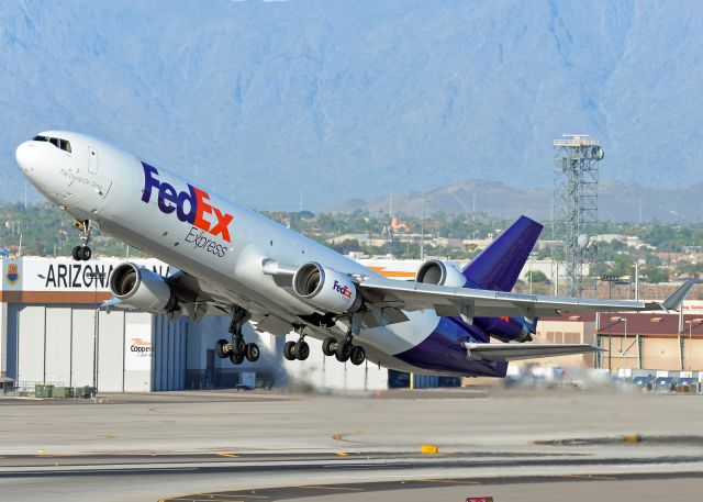 Boeing MD-11 (N574FE)