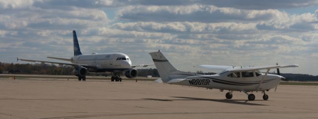 Cessna Skylane (N881SP) - Parked at KRFD