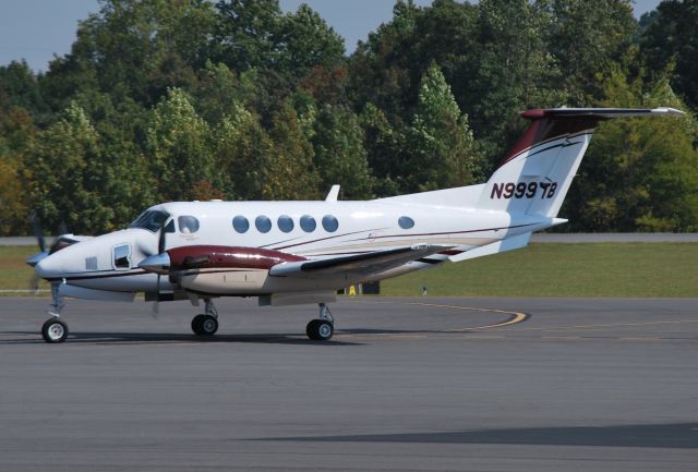 Beechcraft Super King Air 200 (N999TB) - BLAKENEY KING AIR 200 LLC at KJQF - 10/10/14