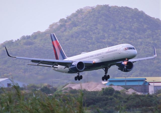 Boeing 757-200 (N669DN)