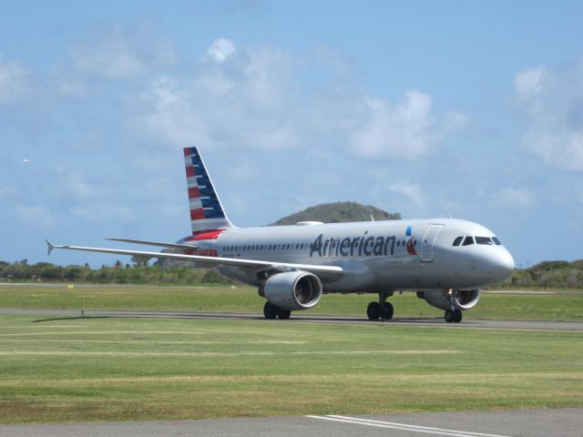 Airbus A320 (N105UW)