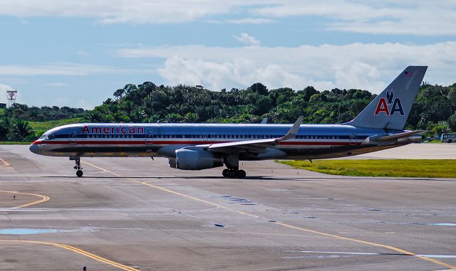 Boeing 757-200 (N184AN)