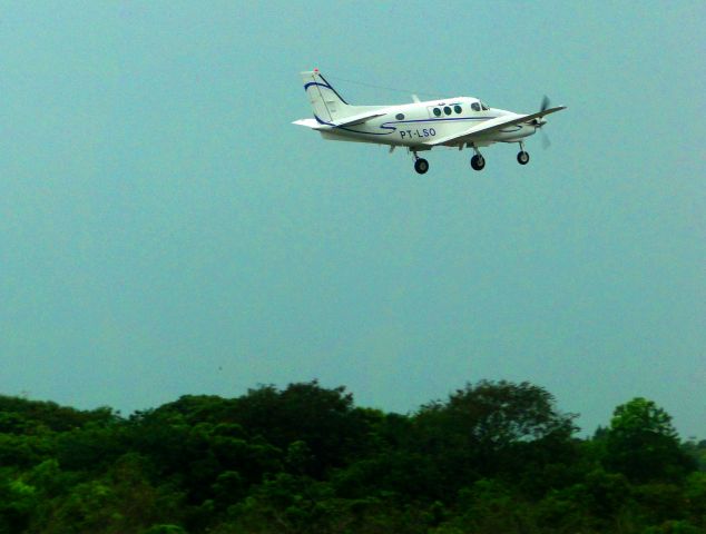 Beechcraft King Air 90 (PT-LSO) - Beech C90 King Air of Air Lider takeoff in Vitoria-ES Airport, Brazil.