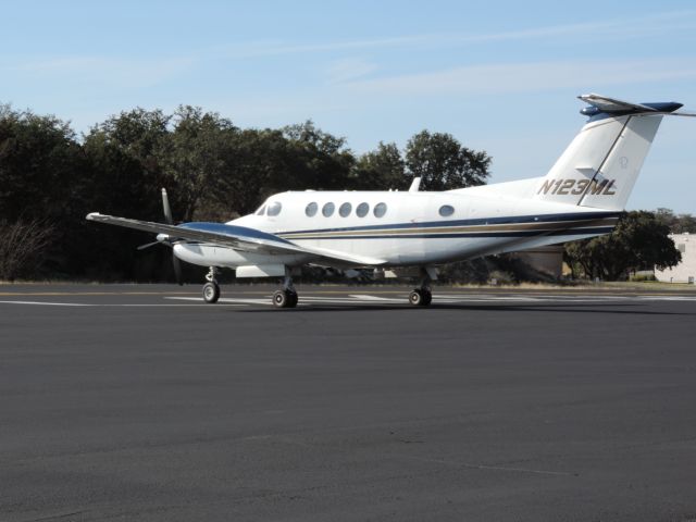 Beechcraft Super King Air 200 (N123ML)