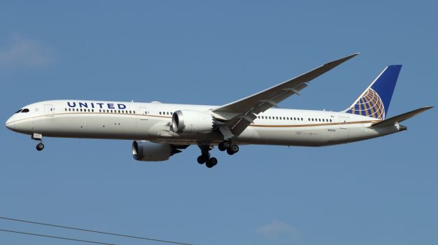 BOEING 787-10 Dreamliner (N16009) - 12/11/2020:  Daily flight from Newark (EWR), on landing path to runway 21.br /A 09h33m duration.