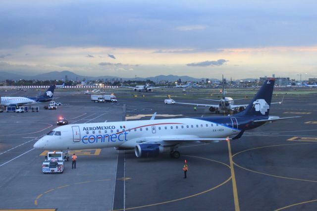 Embraer ERJ-190 (XA-AEH)