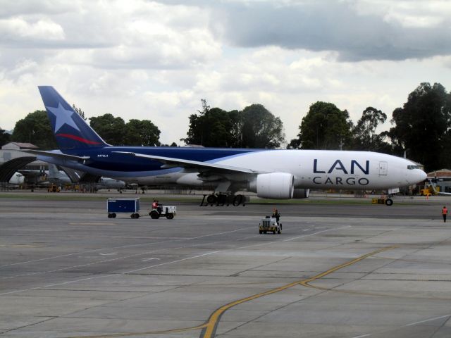 Boeing 777-200 (N772LA)