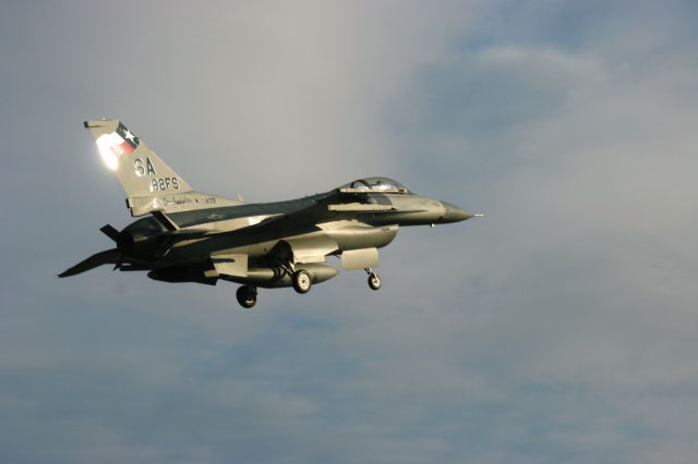 — — - 182 Figher Squadron Texas ANG return after Packer Fly-Over