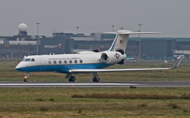 09-0525 — - usaf c-37  090525 89th aw andrews afb maryland arriving at shannon.