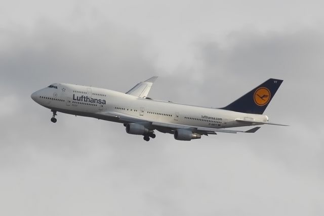 Boeing 747-400 (D-ABVT)