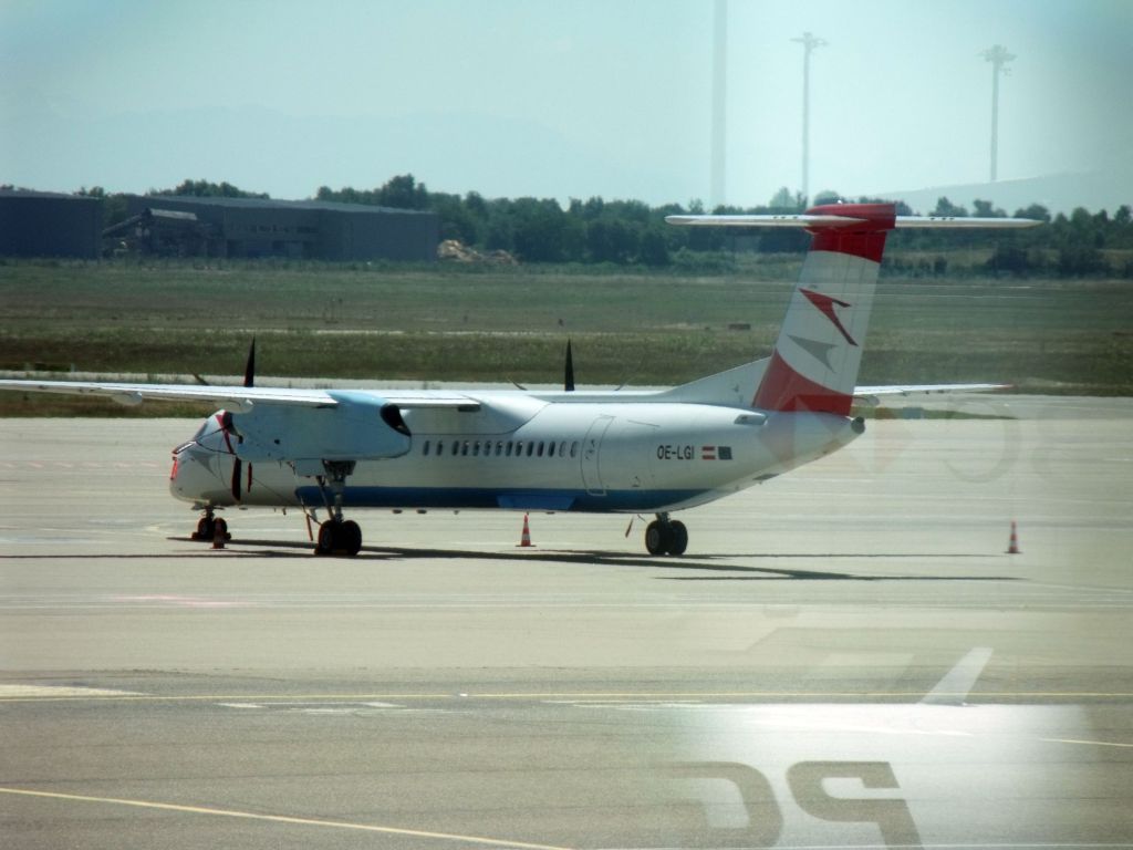de Havilland Dash 8-100 (OE-LGI)