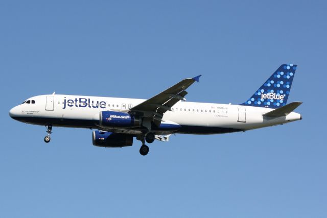 Airbus A320 (N618JB) - JetBlue Flight 1187 (N618JB) arrives at Sarasota Bradenton International Airport following a flight from Boston-Logan International Airport