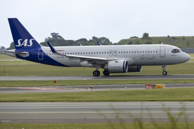 EI-SCB — - West of Runway R22