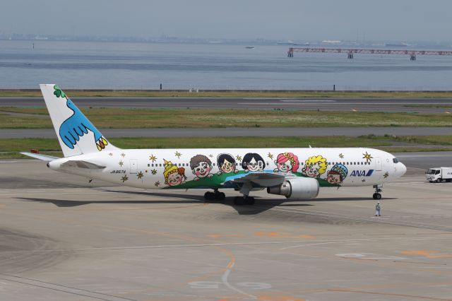 BOEING 767-300 (JA8674) - 20 June 2015: