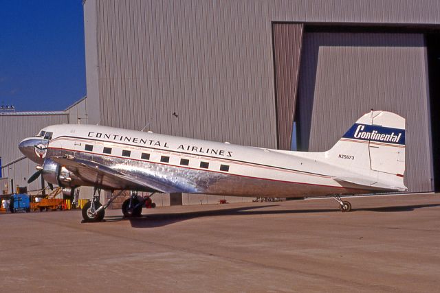 Douglas DC-3 (N25673) - Continental Airlines, N25673, Douglas DC-3A, msn 2213, Photo by John A. Miller, a rel=nofollow href=http://www.PhotoEnrichments.comwww.PhotoEnrichments.com/a