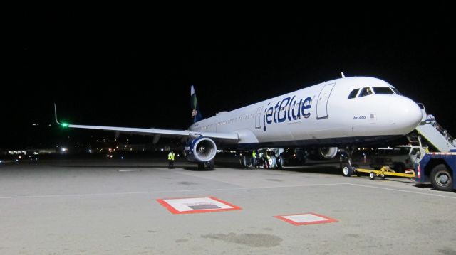 Airbus A321 (N958JB)