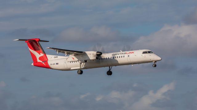 de Havilland Dash 8-400 (VH-QOC)