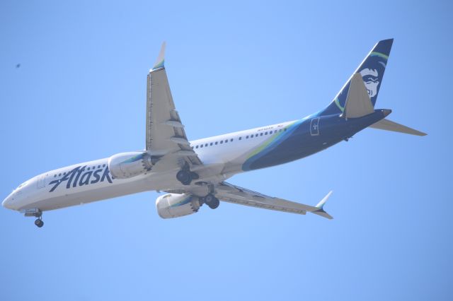 Boeing 737 MAX 9 (N918AK)
