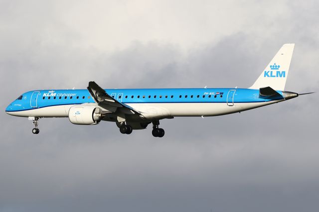 EMBRAER ERJ-190-400 (PH-NXL)