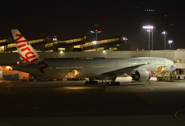 BOEING 777-300 (VH-VPH)