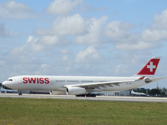 Airbus A330-300 (HB-JHK)