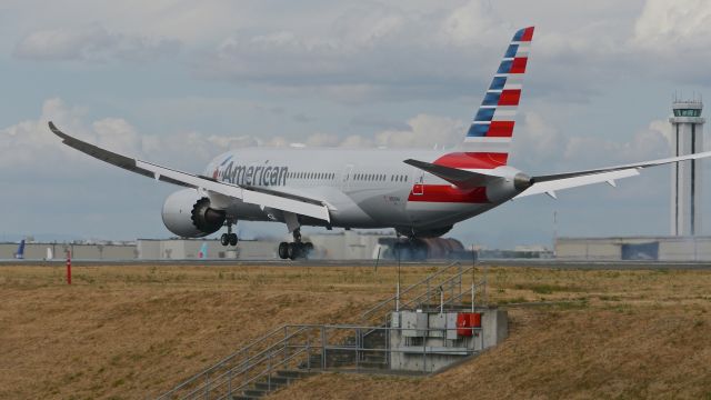 Boeing 787-8 (N806AA) - BOE823 lands on Rwy 34L on 7/23/15. (ln 306 / cn 40624).