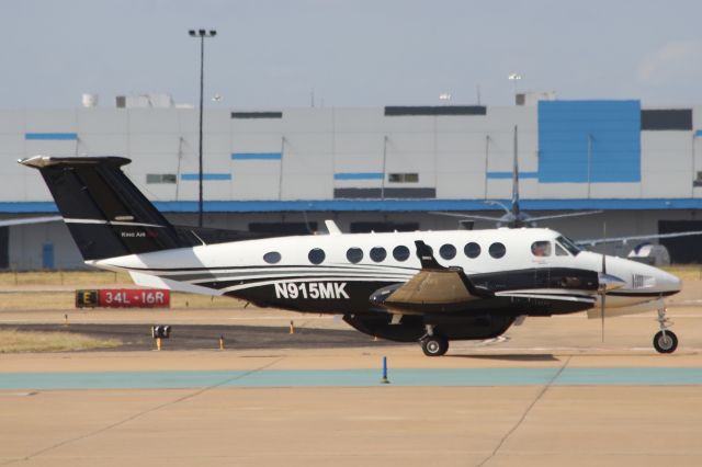 Beechcraft Super King Air 300 (N915MK)