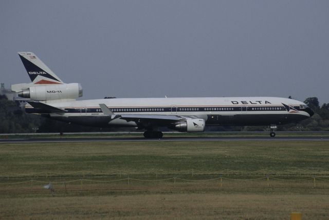 Boeing MD-11 (N806DE) - Departure at Narita Intl Airport Rwy16R on 1999/04/17