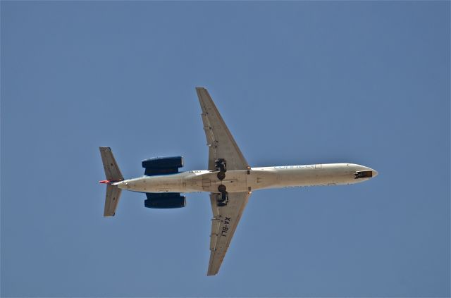 — — - AEROMEXICO EMBRAER 145 ON FINALS INTO MMMX