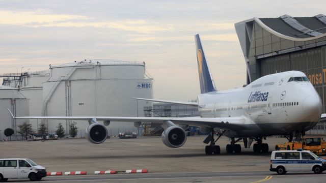 Boeing 747-400 —