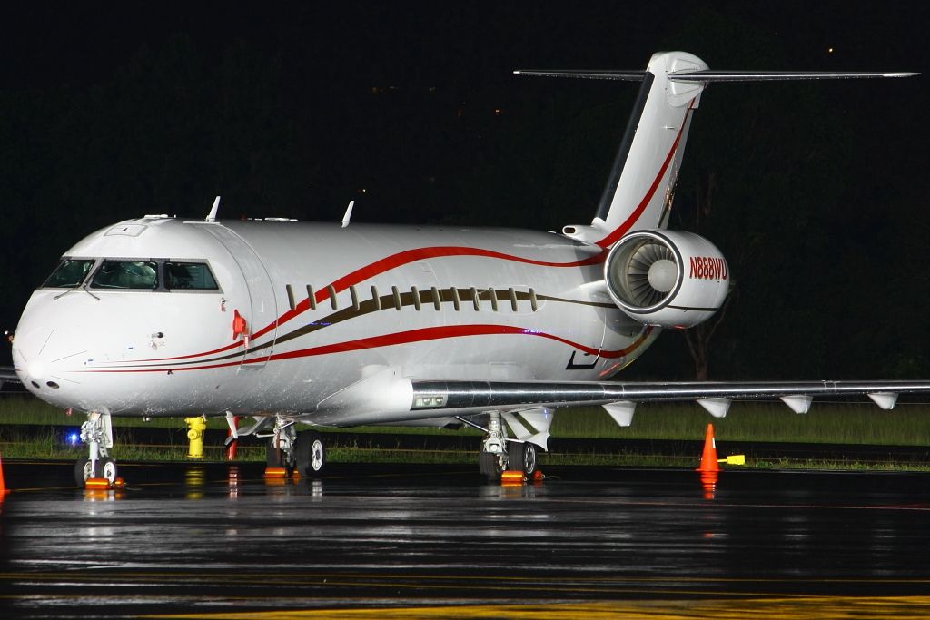 Canadair Regional Jet CRJ-200 (N888WU)