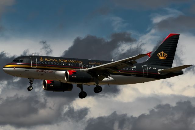 Airbus A319 (JY-AYM) - stormy clouds