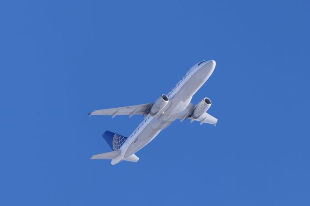 Airbus A320 (N443UA)