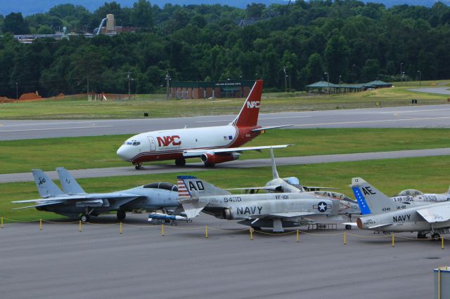 Boeing 737-200 (N321DL)