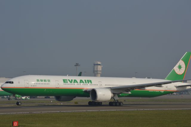 BOEING 777-300 (B-16717)