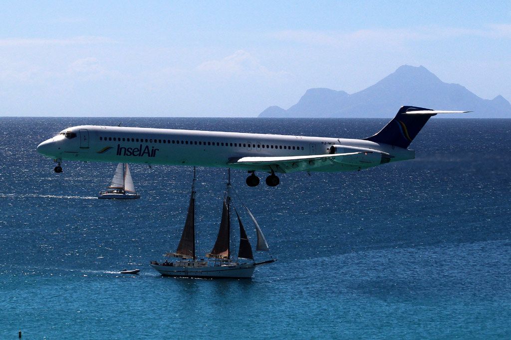 McDonnell Douglas MD-80 (PJ-MDF) - From the Sonesta Hotel