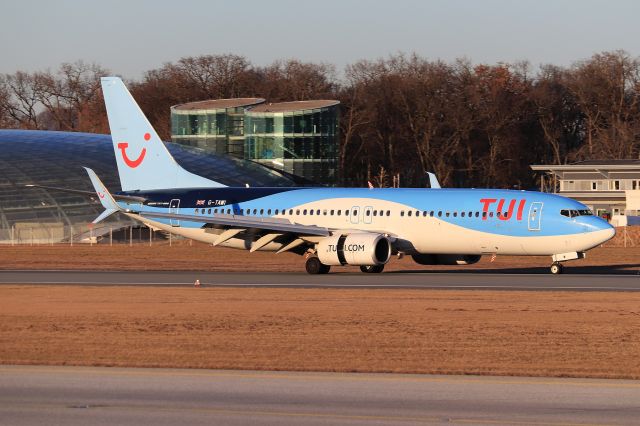 Boeing 737-800 (G-TAWI)