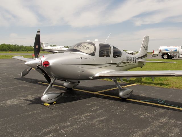 Cirrus SR-22 (N664TW)