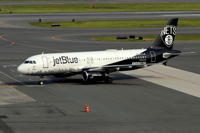 Airbus A320 (N633JB) - 'BK Blue' arriving from Miami  (5/19)