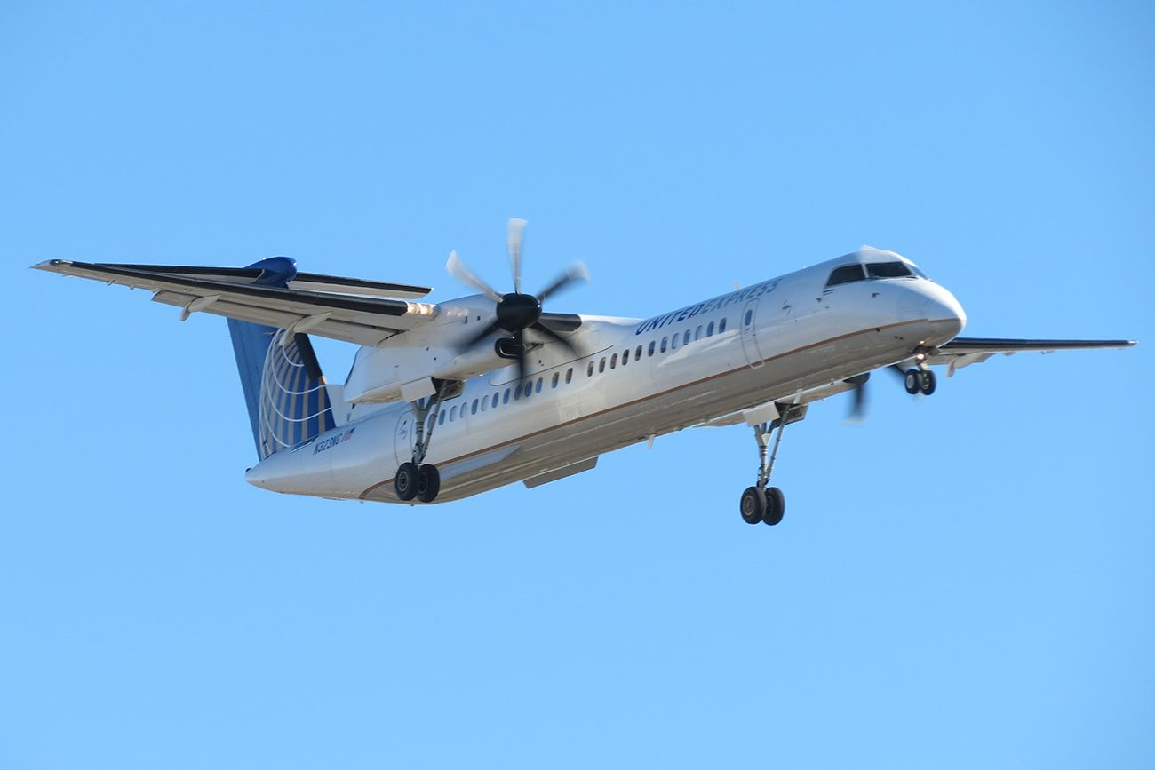 de Havilland Dash 8-400 (N323NG)