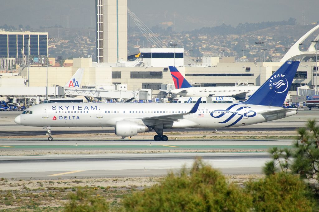 Boeing 757-200 (N717TW)