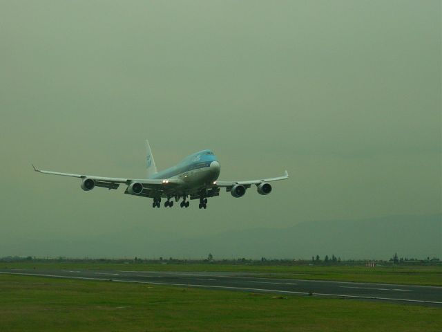 Boeing 747-200 —