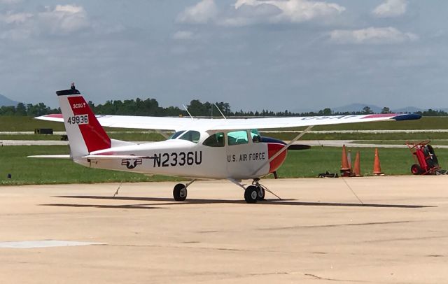 Cessna Skyhawk (N2336U) - Unusual visitor to the visitor pad.