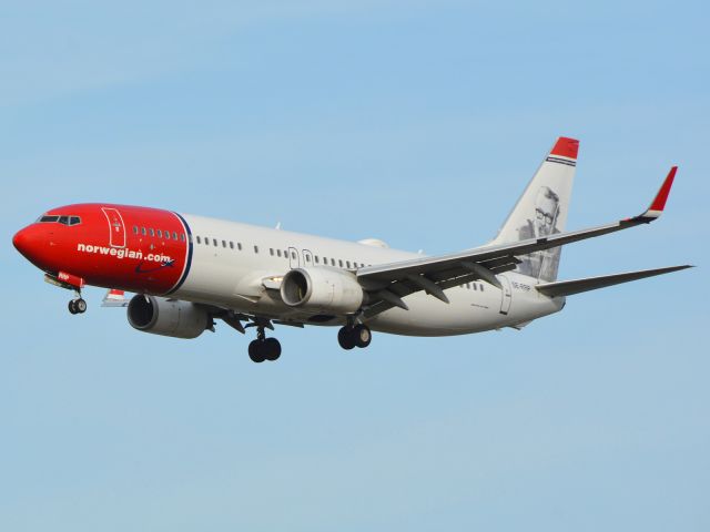 Boeing 737-800 (SE-RRP)