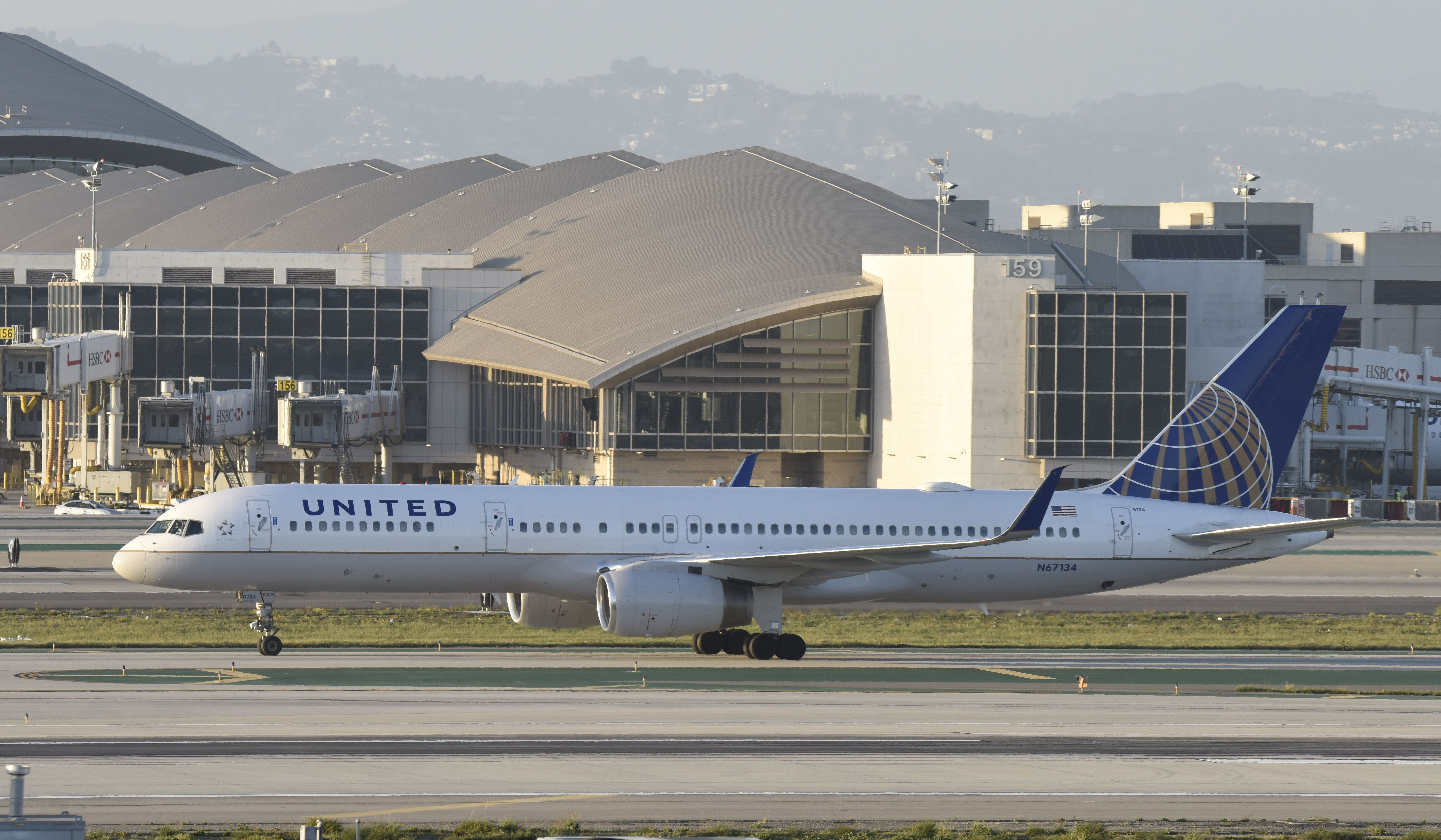 Boeing 757-200 (N67134) - Arrived at LAX on 25L