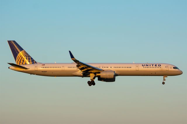 BOEING 757-300 (N57857) - 09/03/2016 - United N57857 B753 DFW