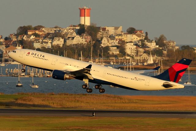 Airbus A330-200 (N824NW) - DL 527 departing to Atlanta