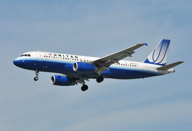 Airbus A320 (N470UA)