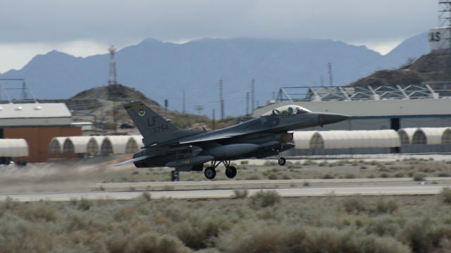 Lockheed F-16 Fighting Falcon —